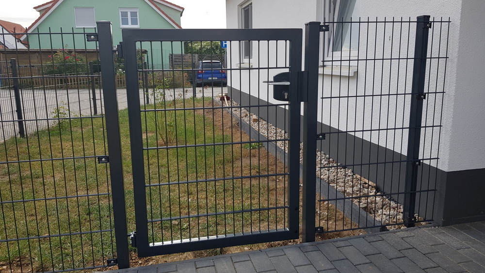 Klick GROSS Foto Doppelstabzaun Zaunanlage Doppelstabzaun mit Tür / Bad Düben