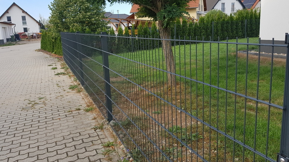 Klick GROSS Foto Doppelstabzaun Doppelstabzaun / Wurzen